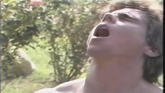 三个性感的男人和三个...