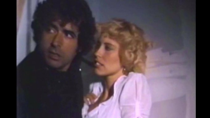 复古的lorelei Rand Summer穿着经典的连衣裙和丝袜