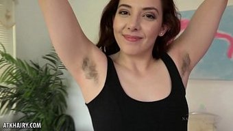 熟女艾伯·斯通的毛发...