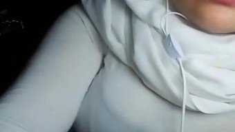 自制现场直播,戴着头...