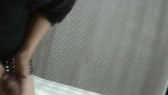 大阴蒂自慰和高跟鞋游...