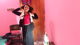 亚洲巧克力美女和男人...
