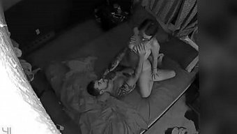 妻子的大屁股在隐藏的...