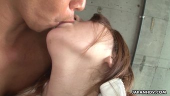 与日本宝贝的bdsm和束缚