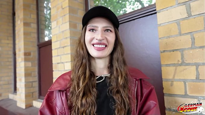 苗条的乌克兰小骚货mari Moon不小心被射了一眼精液,真是让人看了欲火焚身。