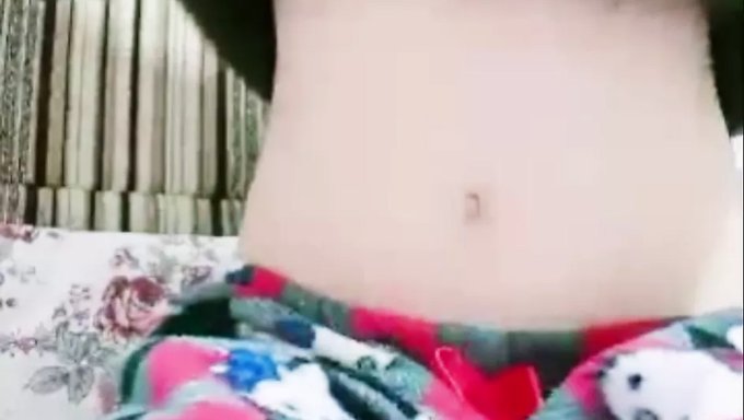 与18岁的少女一起自慰