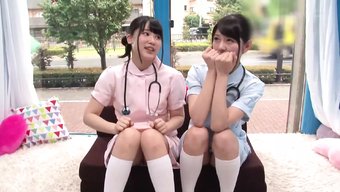 日本美女接受硬核手交和口交
