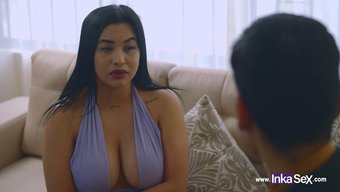 纹身拉丁女佣被羞辱和深喉
