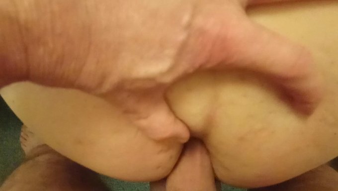 大屁股肛交和从后面操