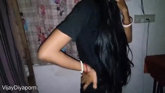 大屁股的年轻妻子在家...