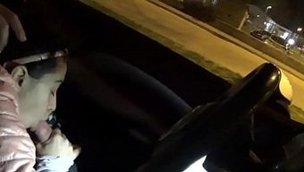 公共场所三人行,大奶...