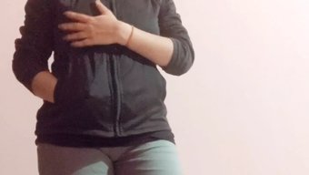 胸部丰满的印度宝贝s...