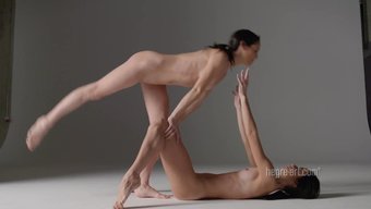 欧洲美女在这个裸体舞...