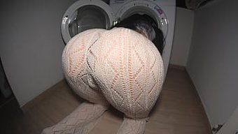 我的继妹的圆屁股导致...
