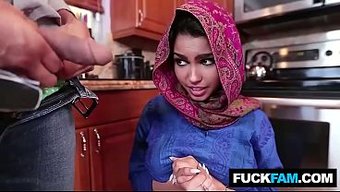 Hijabi妹子在家...