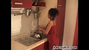 丰满的熟女被屁股操了