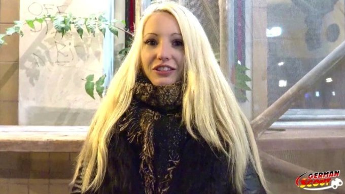 德国少女在模特试镜期间谈论性交和肛交游戏