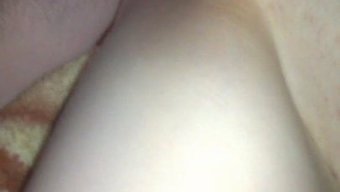 在我妻子的阴道里猛烈射精