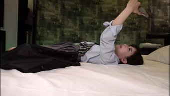 亚洲(18+)少女被...