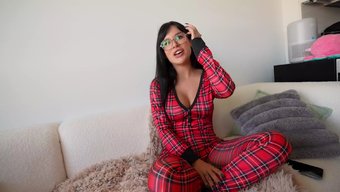 哥特妹子用闺蜜的鸡巴...