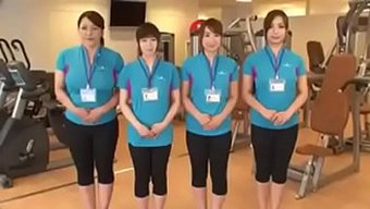 热辣的锻炼变成了激情...