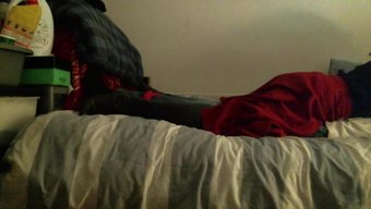 穿着皮靴的宝贝在高清中自慰