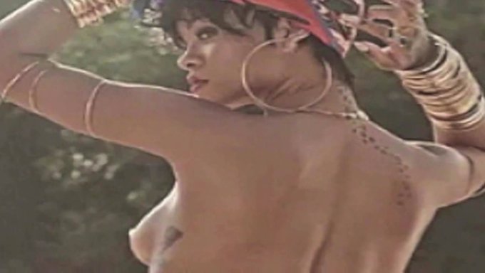 Rihanna的大屁股在全景中