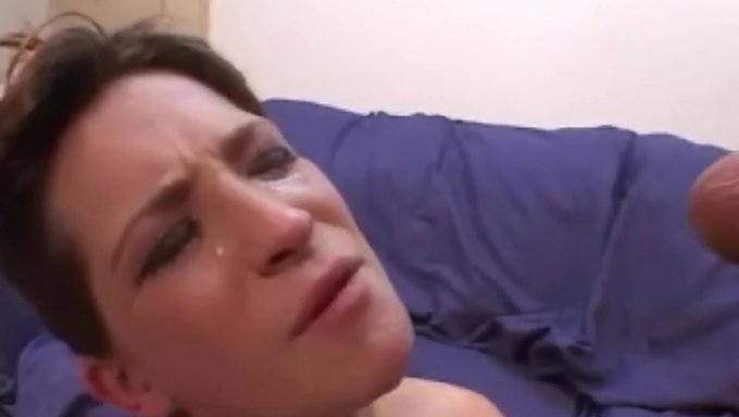 娇小的ashley曲线优美的身体在高清中被猛操