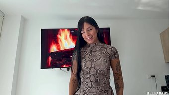 Daniela带着惊...