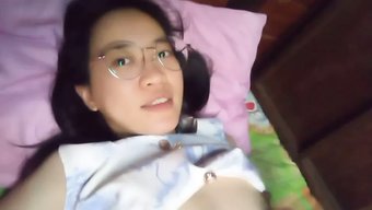 亚洲女孩自慰的高清视频