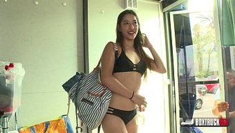 安吉·格林享受粗暴而...
