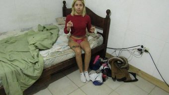 加拿大少女在宿舍房间...
