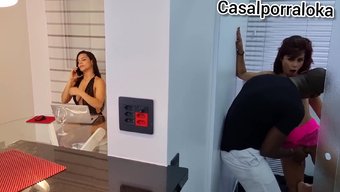 年轻美女因为和她继父...