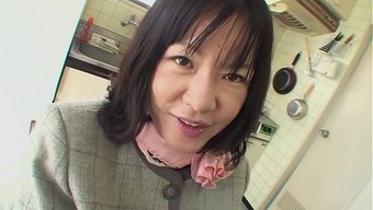 火辣的日本熟妇被狠狠...