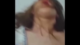 丈夫让朋友检查妻子的...