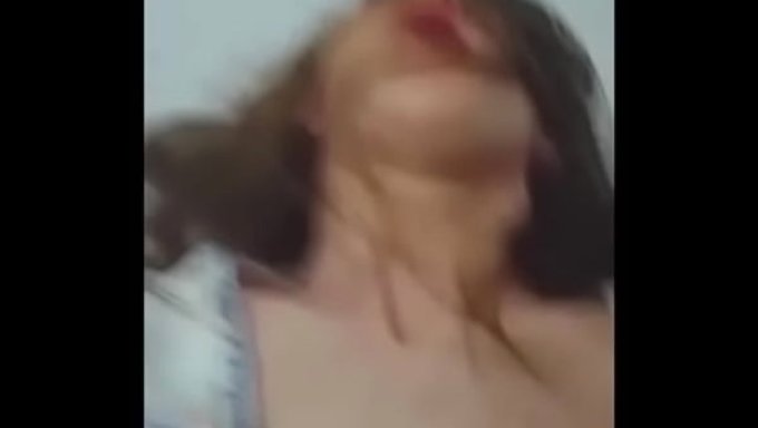 朋友在酒店房间里操她老公的老婆