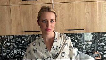 继父和他的继女接受了...