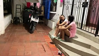 业余妻子用舔和喷射来...