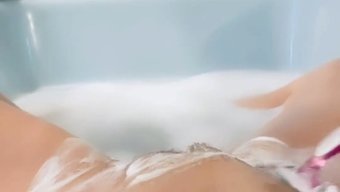 浴室里的剃光阴户被封闭