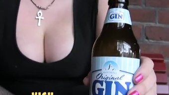 纹身巨乳宝贝被硬核操