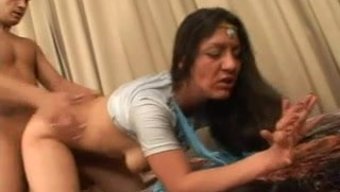 真正的印度家庭主妇在行动中