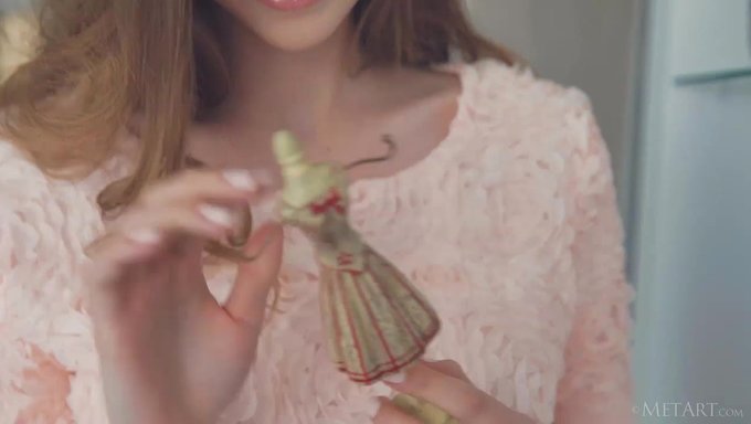 惊人的美女kay J在色情视频中