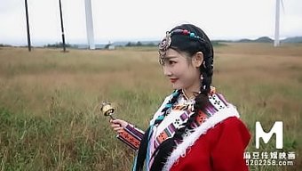 与日本模特穿着丝袜的...