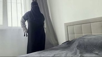 阿拉伯熟女闺蜜揉自己...