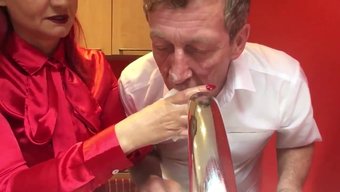 欧洲女人被丈夫惩罚