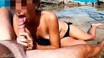 欧洲棕发女郎在一次偶...