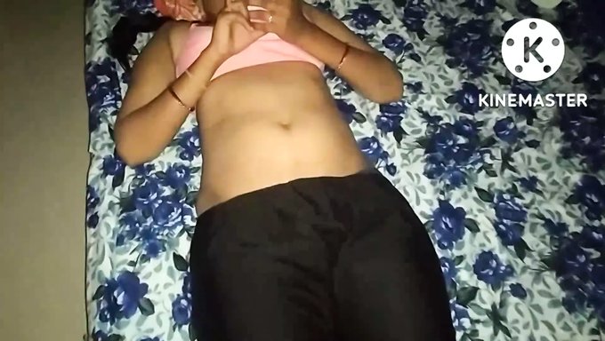 丰满的乳头和高潮:女孩的独奏会话