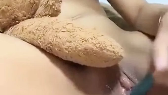 紧致的阴道和妻子的女演员乳房在色情视频的第二部分
