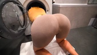 俄罗斯熟女在洗衣机里...