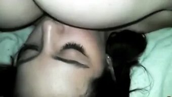 与美丽女孩的自制性爱录像带